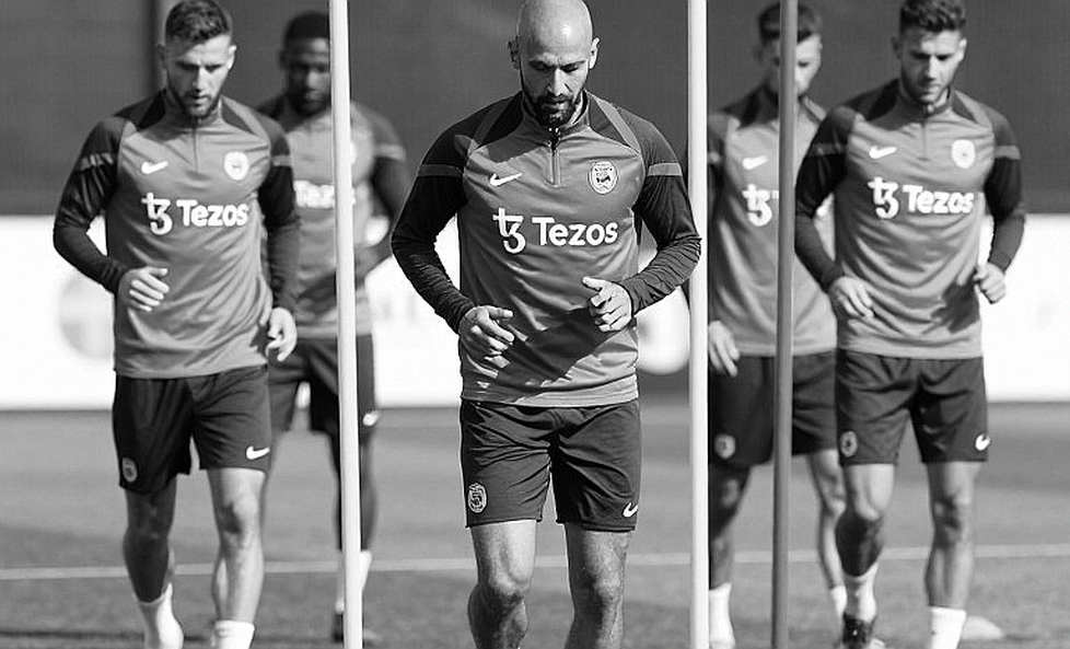 Chuyển nhượng V.League: Người ngồi sau bàn đàm phán và khoảng cách giữa tin đồn với chữ ký