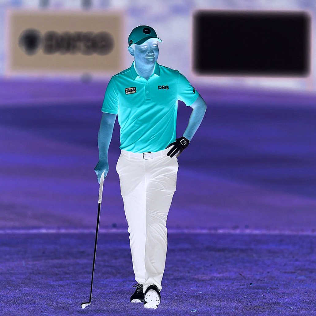 Sau Lưng Quả Bóng Golf: Dòng Tiền, Dữ Liệu Và Cái Giá Của Những Chữ Ký