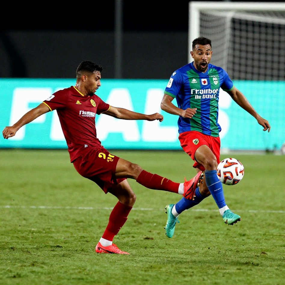 Solanke gỡ hòa phút bù giờ: United đánh rơi chiến thắng trước Tottenham 10 người