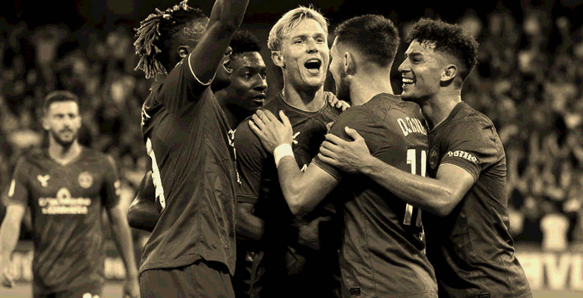 Bản ghi nhớ thi đấu: Khoảnh khắc giao thoa giữa HLV Kim Sang Sik và 'Messi Thái' Chanathip tại trận derby Đông Nam Á