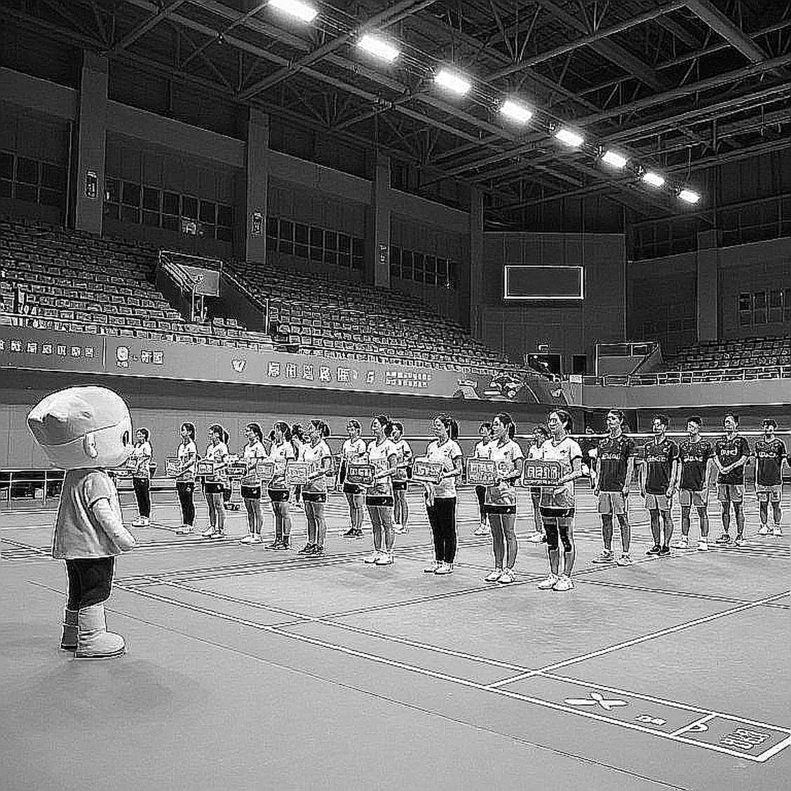 21-12, 19-21, 14-21: Một giờ lặng của nhà vô địch