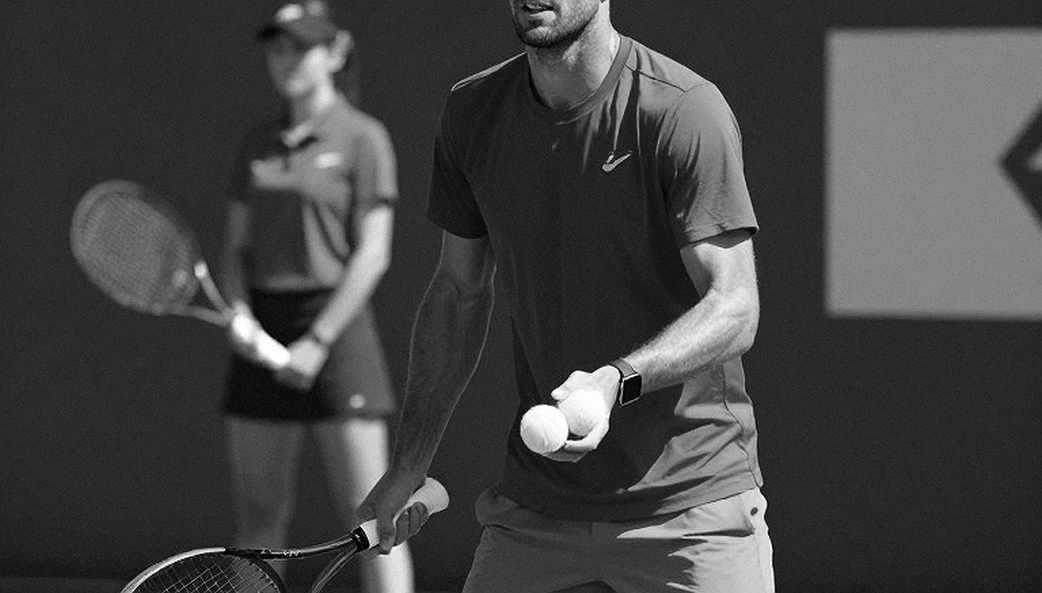 Thượng Hải 2026: Tsitsipas leo lại từ hạng 87, Hurkacz giao 19 ace, và khoảng trống Sinner để lại
