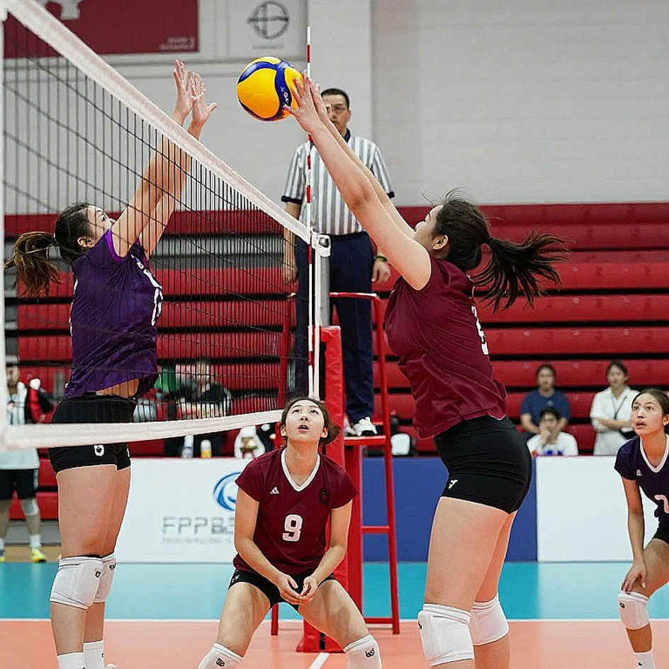 Khi libero 14 tuổi đứng trong vùng bóng của người lớn