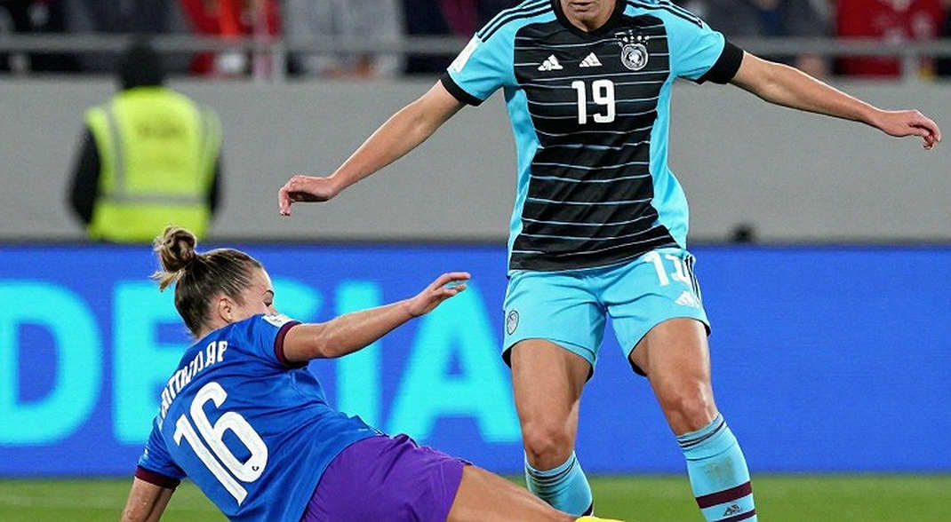 Việt Nam 4-2 Pakistan: Cơn bão hiệp hai và vết nứt phòng ngự không thể che giấu