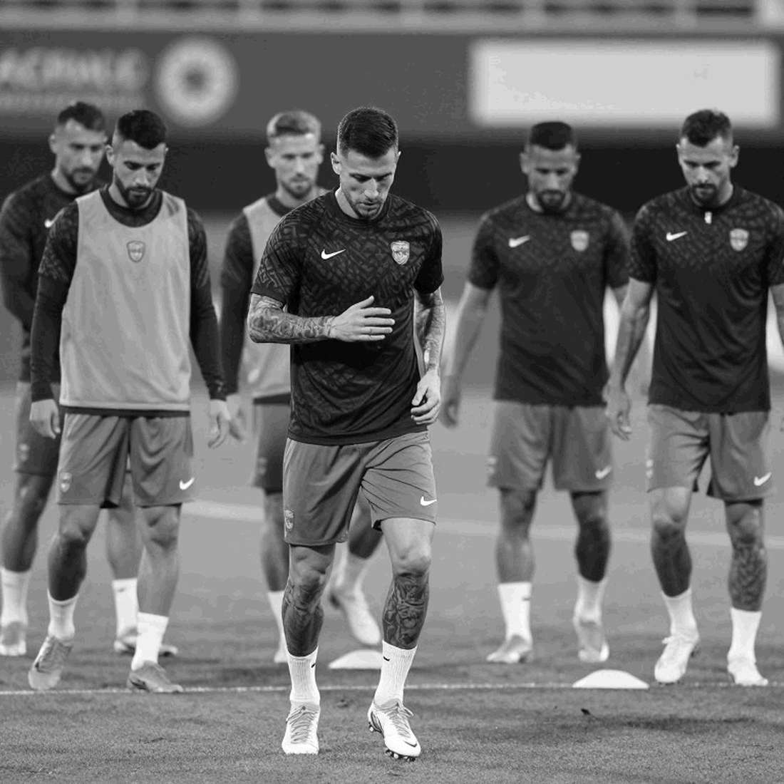 Chiếc áo cuối cùng của Messi: Chữ M thay cho ba sọc và những gì đang bị chôn lại