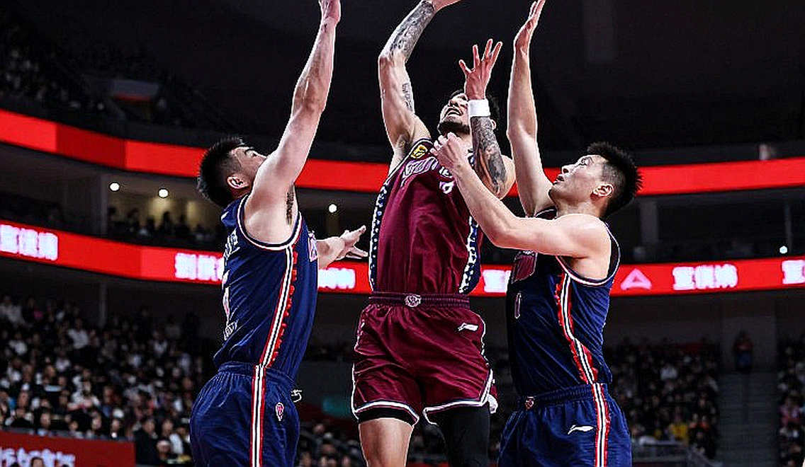 Olympiacos hạ Efes 89-66: Miller-McIntyre, Bartzokas và hàng thủ chưa được kiểm chứng